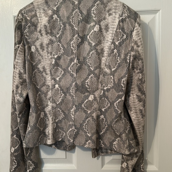 snake faux leather open front jacket metal in the front.new without tag. - Picture 4 of 4